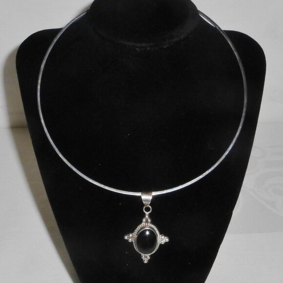 Vintage MEXICAN Sterling Silver 925 Torque Collar Necklace with Onyx Pendant - Picture 1 of 8
